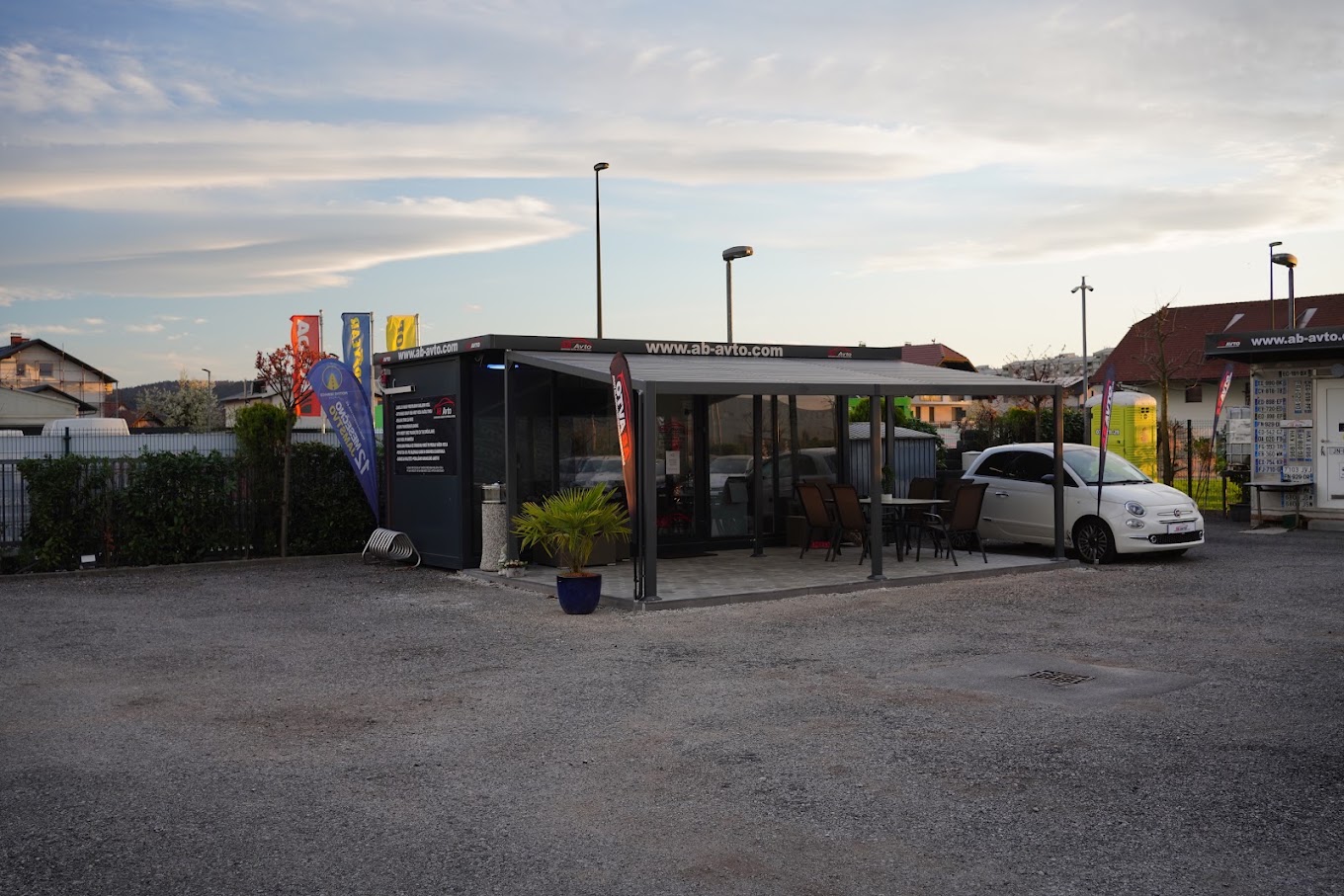 Poslovalnica AB AVTO z nadstreškom